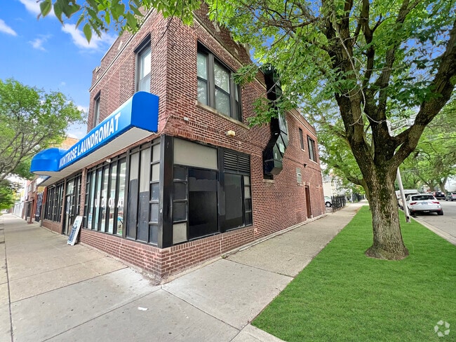 Building Photo - 3461 W Montrose Ave Rental
