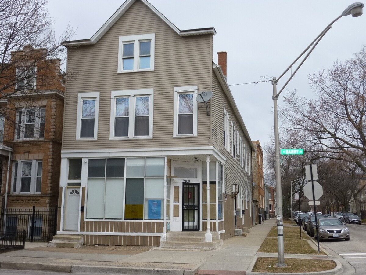 Photo - 2100 W Barry Ave