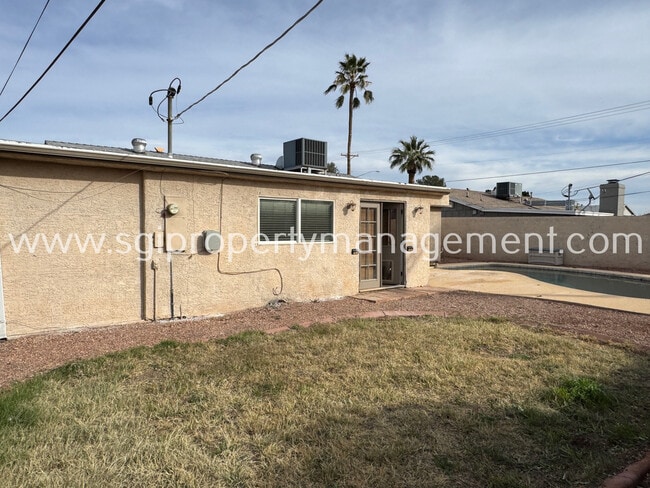 Photo - 451 E McKinley St