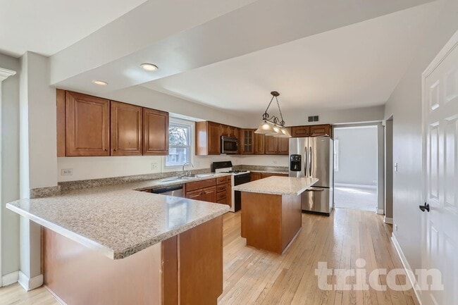 Photo - 2453 Crescent Ln S