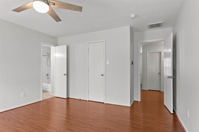 Photo - 6 Thicket Grove Pl