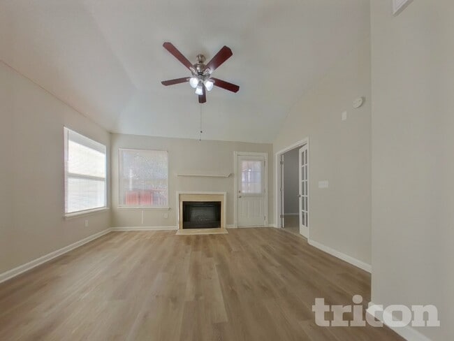 Photo - 136 Westport Dr