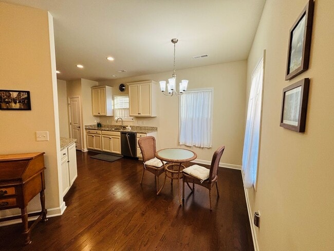 Photo - 305 Phoenix Blvd NW