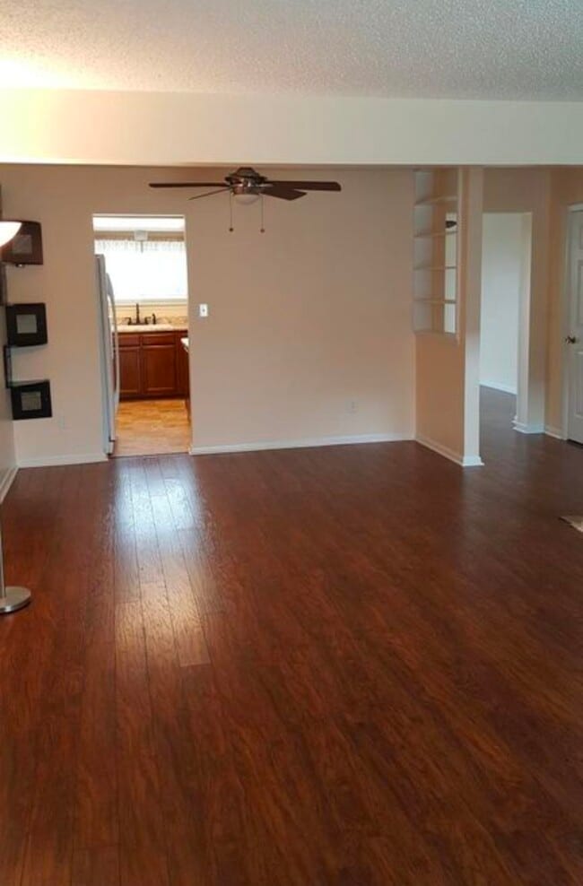Photo - 726 Quesnel Dr