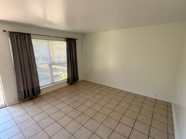 Building Photo - 820 W Alabama St Unit 6