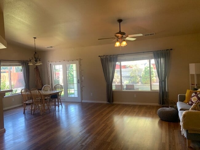 Photo - 1343 E Marion Russell Dr