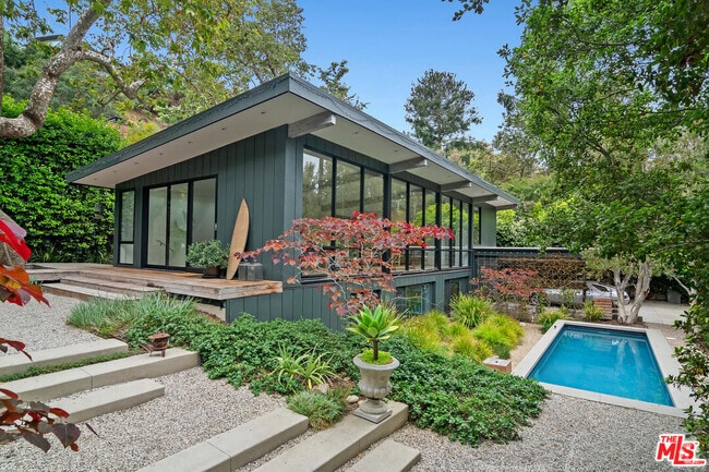 Building Photo - 431 W Rustic Rd Rental
