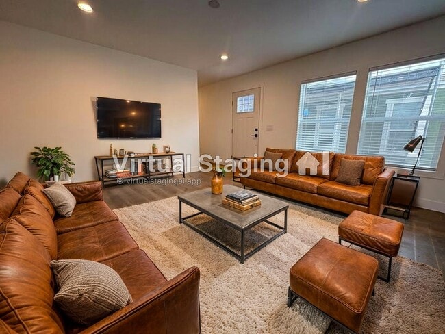 Photo - 2060 N Center St