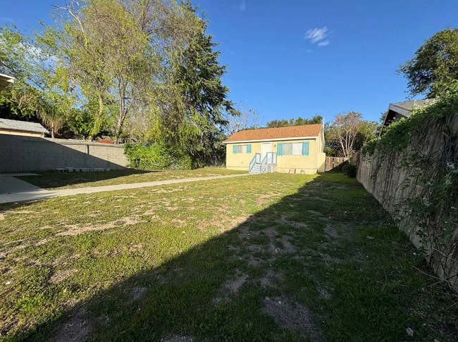 Private large front yard - 2838 El Nido Dr Casa Unidad Back
