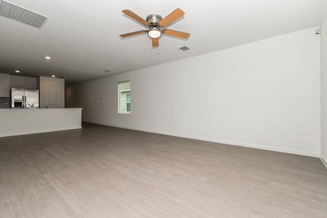 Photo - 924 Calley Pear Trl