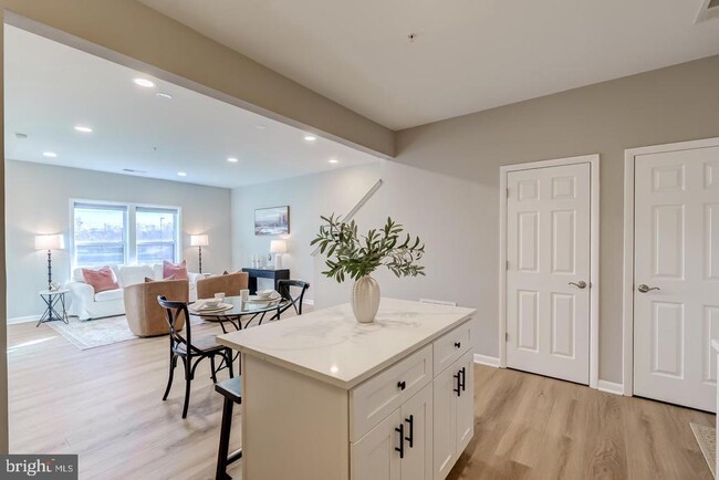 Photo - 44848 Tiverton Sq