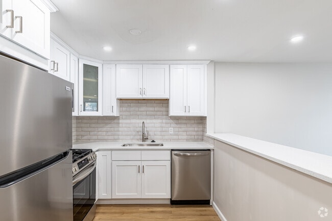 1BR, 1BA - Kitchen - Park View Towers