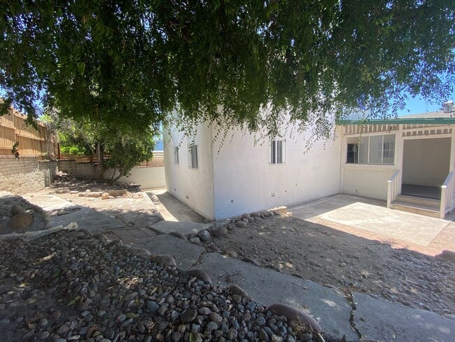 Photo - Large House, Close to Campus!!