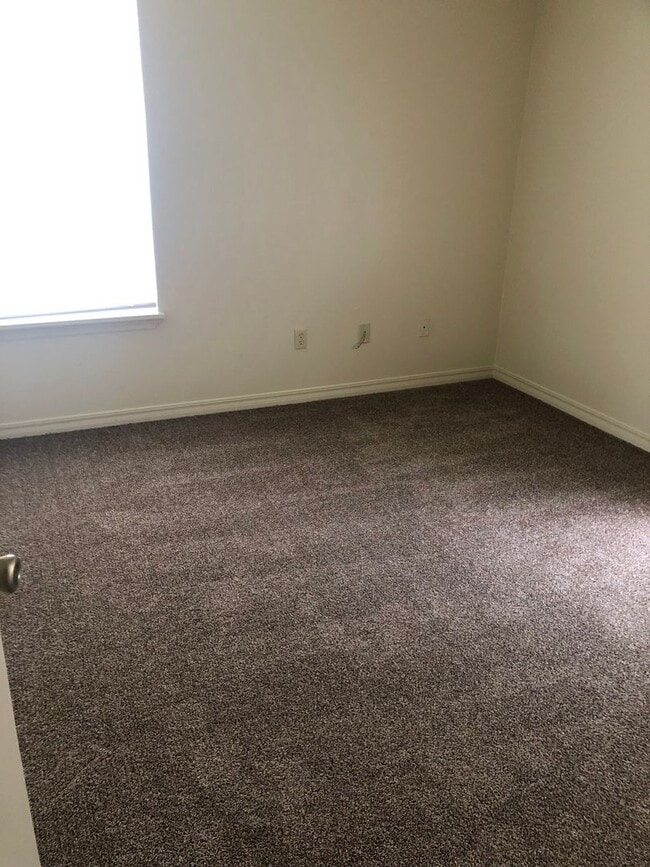 Photo - Cozy 4 Bed 2 Bath Home just off the west side of U of A Campus