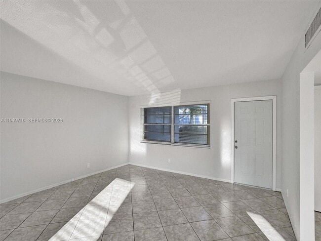 Photo - 1100 NE 9th Ave
