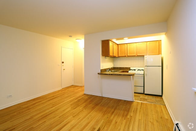 Photo - 540 West Roscoe Street