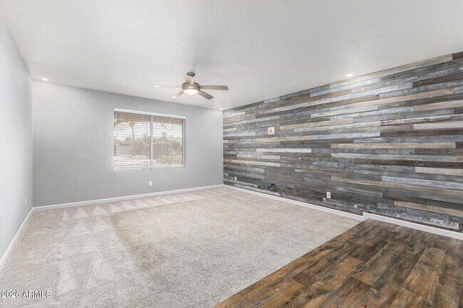 Photo - 1340 E Garnet Cir