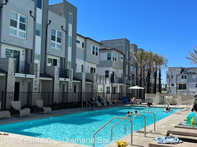 Building Photo - Four Levels of Modern Luxury Living in Ana... Rental