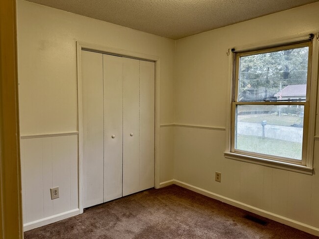 Building Photo - 105 Bucy Cir