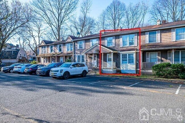 Building Photo - 216 E 7th St Rental