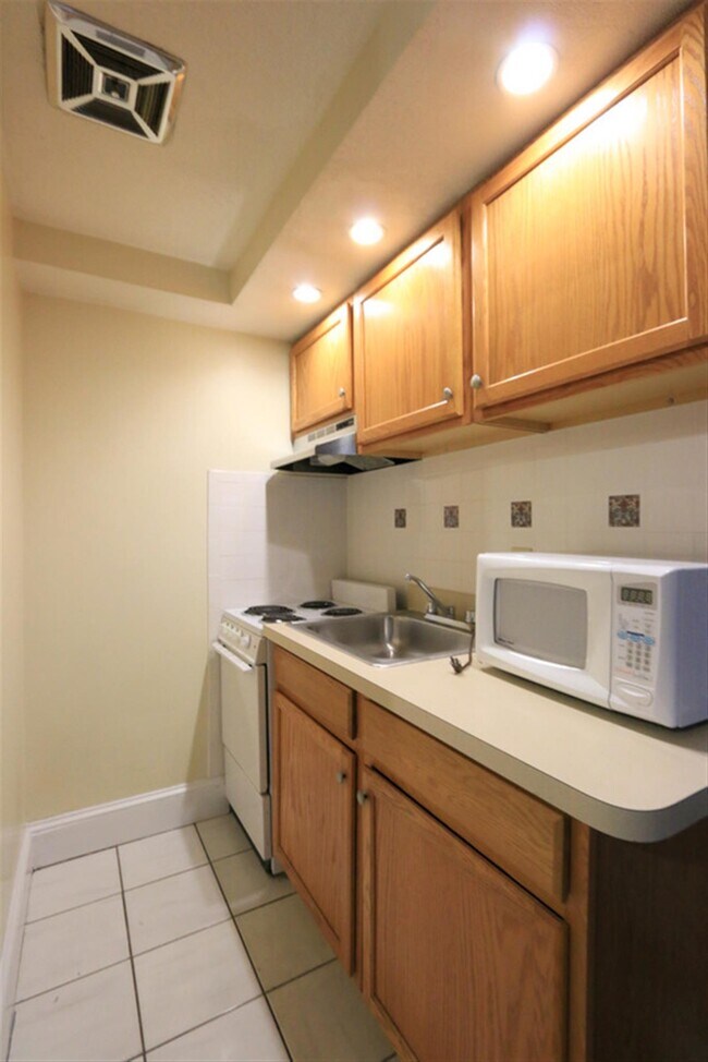 Photo - 12 Mt Auburn St Unit 2