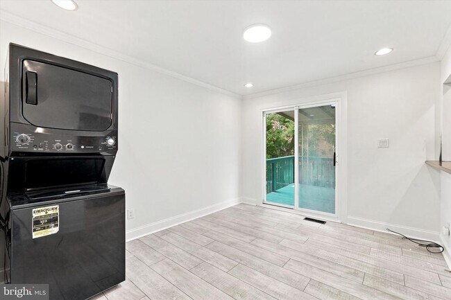 Photo - 7813 Midis Pl