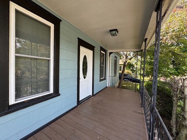 Building Photo - North AVL - Updated Spacious 2/2 Home