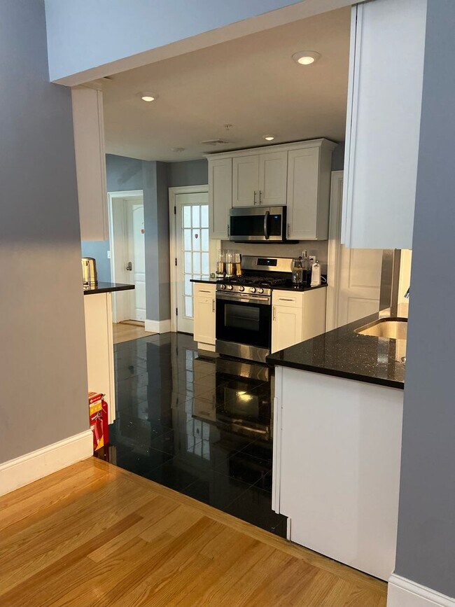 Photo - Huge 8 bedroom 9 bathroom apartment near B...