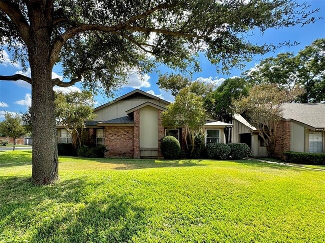 Building Photo - 1423 W Braker Ln Unit B Rental