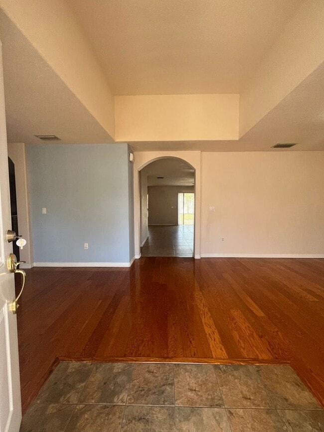 Photo - Beautiful Open Floor Plan 4 bedrom 2 Bath!