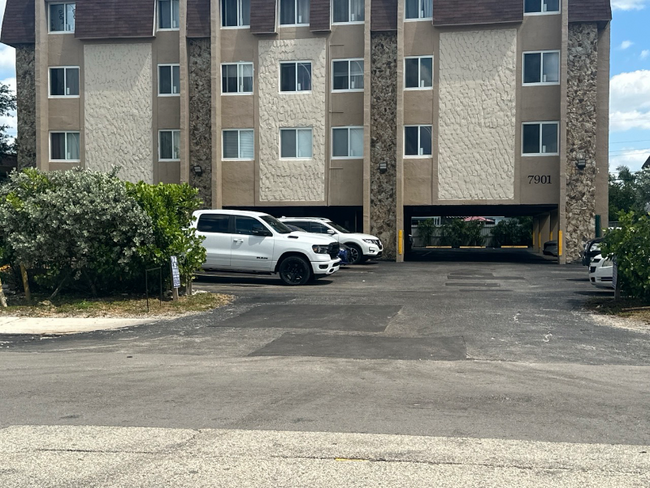Building Photo - 7901 Johnson St Rental