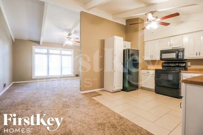 Photo - 2305 NE 61st St