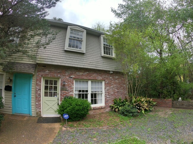 Building Photo - 1235 Linden Pl Rental