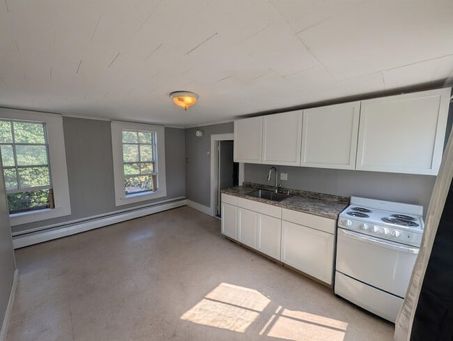 Building Photo - 31 Chestnut St Unit D