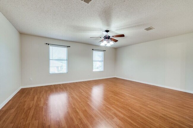 Photo - 2528 Red Oak Dr