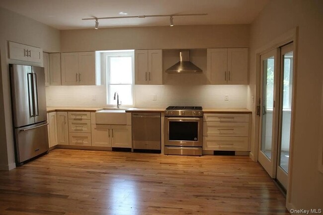 Photo - 437 Warburton Ave Unit 1