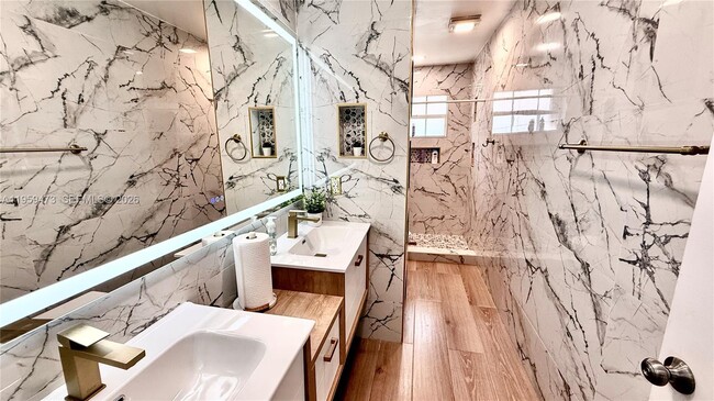 Building Photo - 5470 Pine Cir