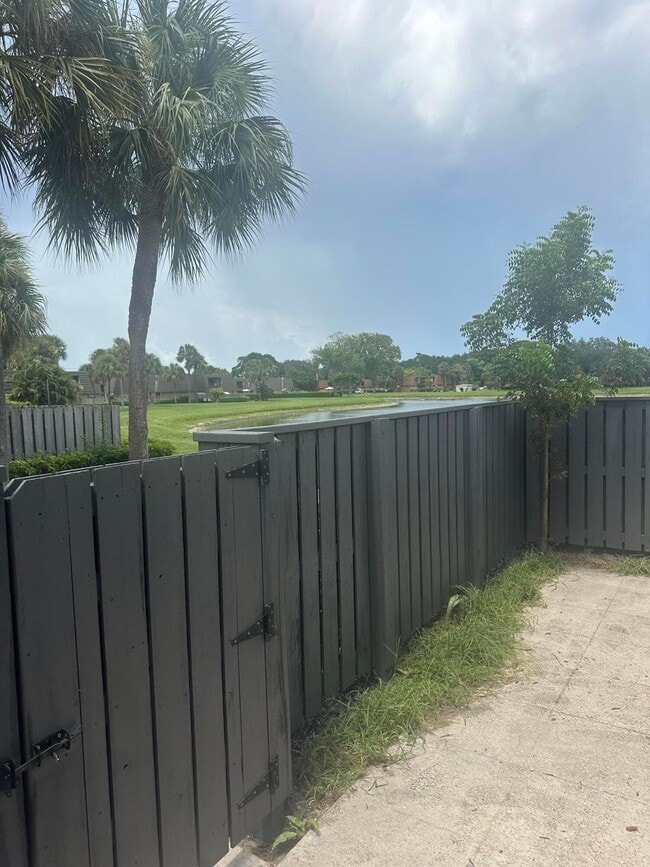 Photo - 1014 10th Way
