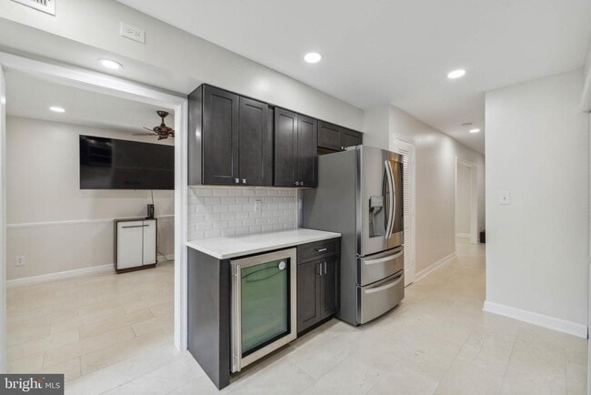 Photo - 6008 Waterbury Ct