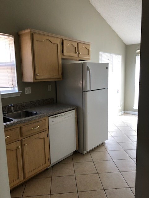 Photo - Renovated 2 Bedroom 2 Bath Home for Rent!