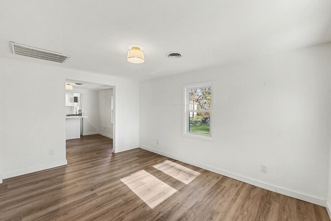 Photo - 510 Parsons Rd