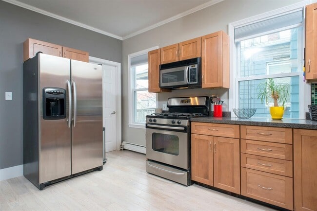 Photo - 184 Green St Unit 2