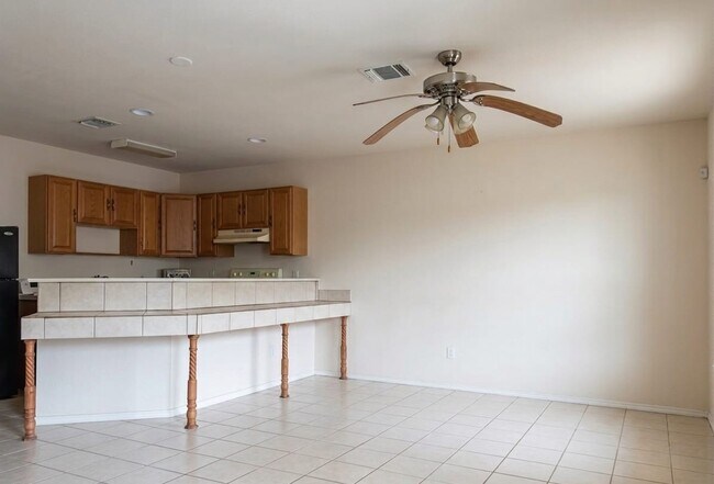 Photo - 351 Altgelt Ave