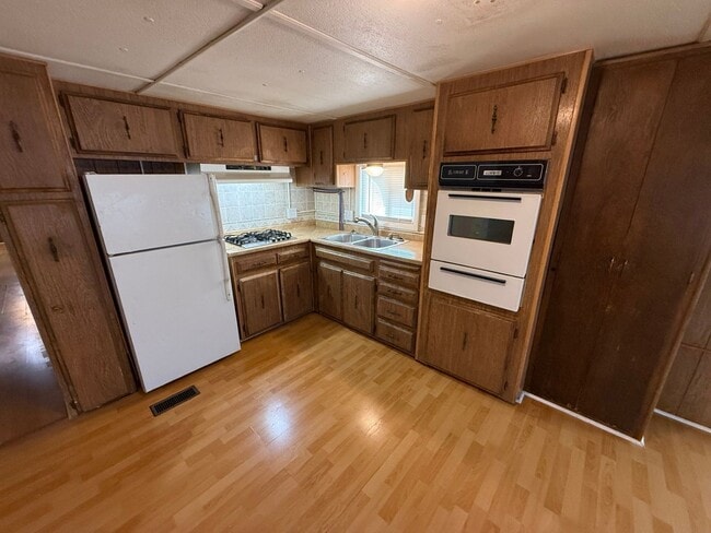 Photo - 2 Bedroom 1.5 Semi-Rural Mobile Home with Workshop on Large Lot
