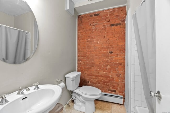 Photo - 32 Trumbull St Unidad 1