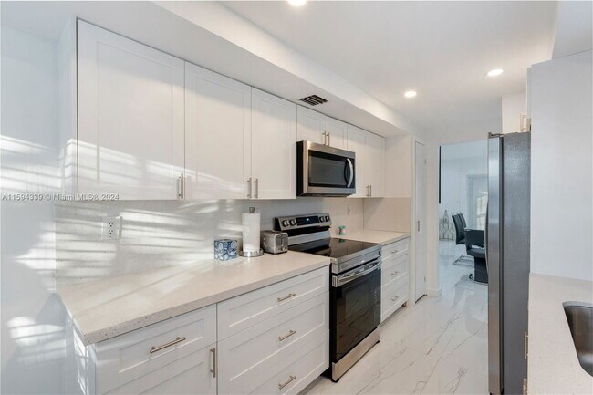Photo - 9165 Harding Ave