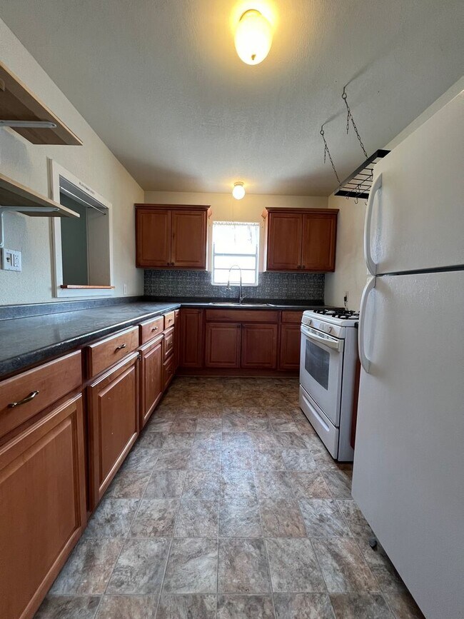 Photo - Spacious 2 Bed/1 Bath/Second Living Area/Pet Friendly!!!