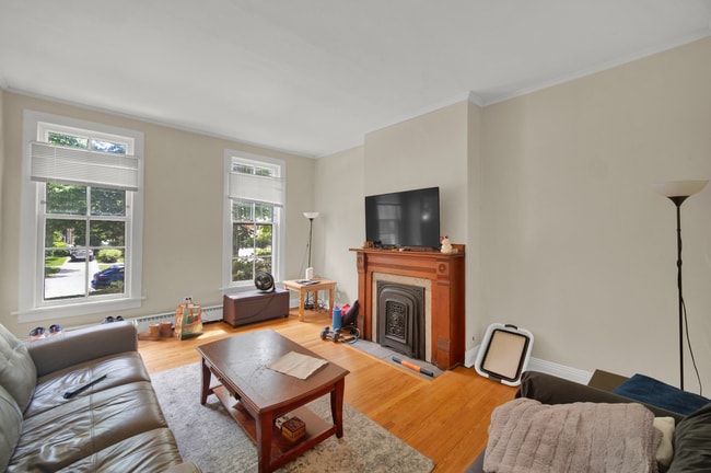 Building Photo - 2036 Sherman Ave Unit House (2025-2026 Lease)