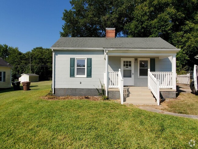 Building Photo - 2313 Maple St Rental