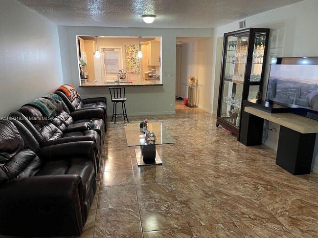 Photo - 2500 SW 81st Ave Unidad 102